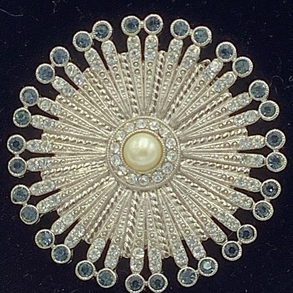 Silver Starburst Brooch with Pearl Center and Rhinestones - Picture 1 of 9